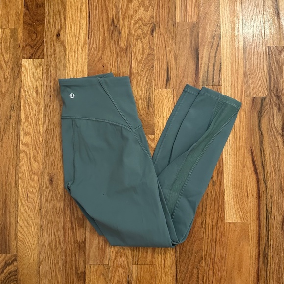 Lululemon High Rise Tight in Luxtreme - Size 6 - Picture 1 of 7